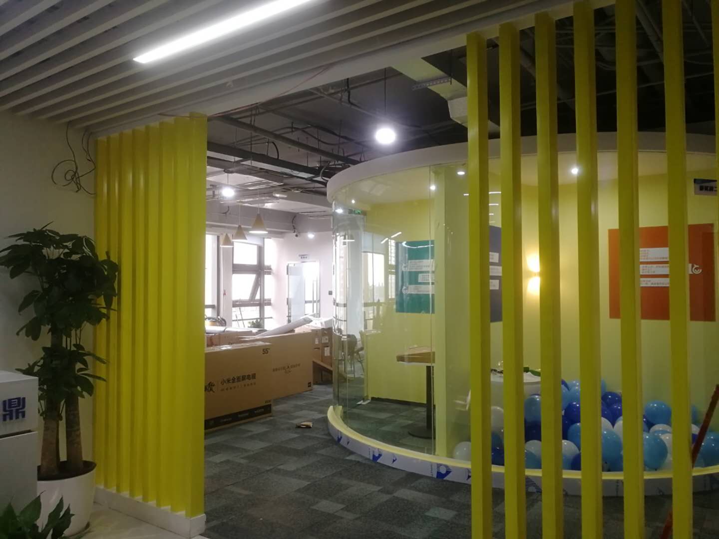 信鼎科技公司成都分公司辦公室裝修實(shí)景圖